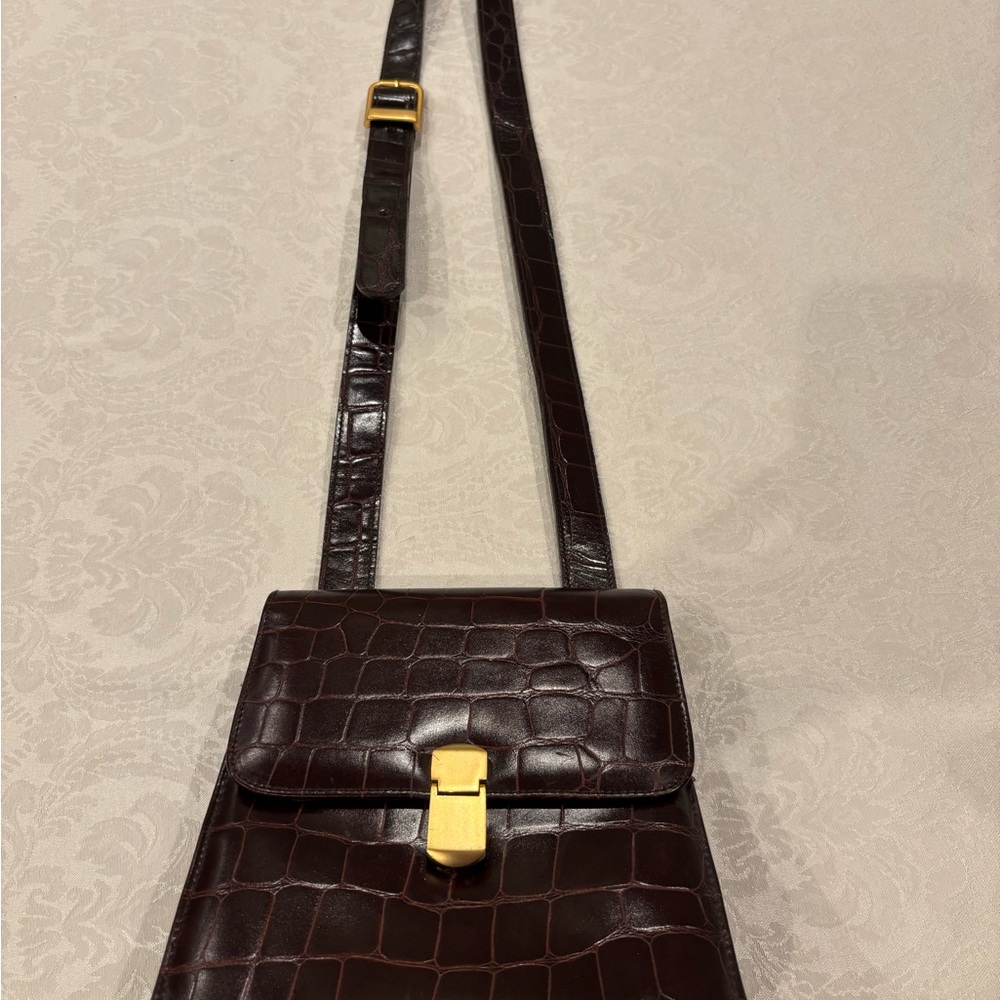 Elegant Brown Crocodile Pattern Shoulder Bag